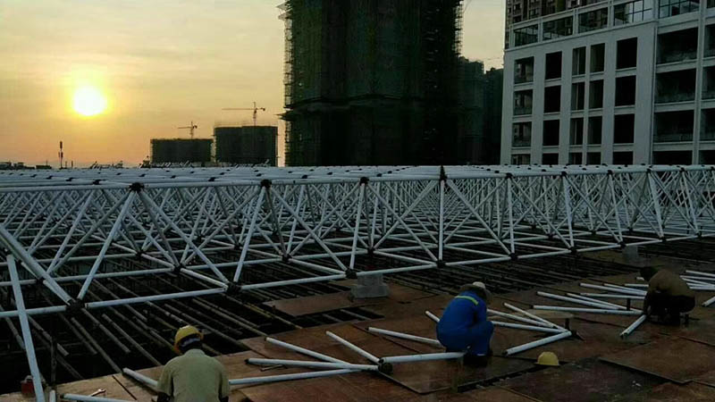 梅州螺栓球网架安装现场